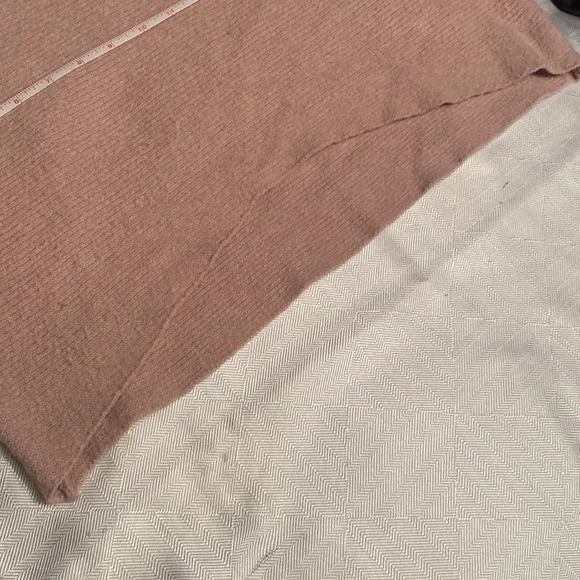 Cropped Sweater - Picture 4 of 7